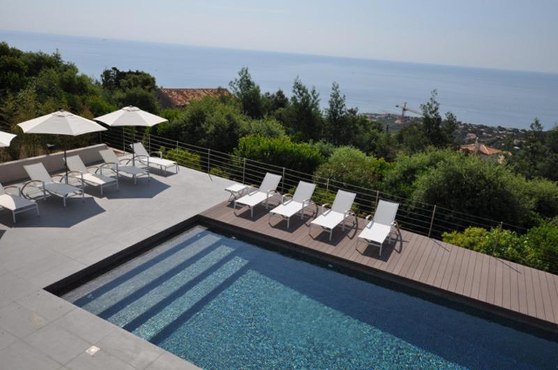Vue Panoramique Sur La Baie De St Tropez Villa Les Issambres Eksteriør billede